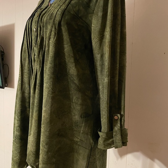 Green blouse - Picture 3 of 7